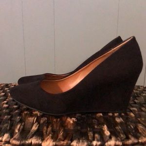 Attention || Black Wedge Heels